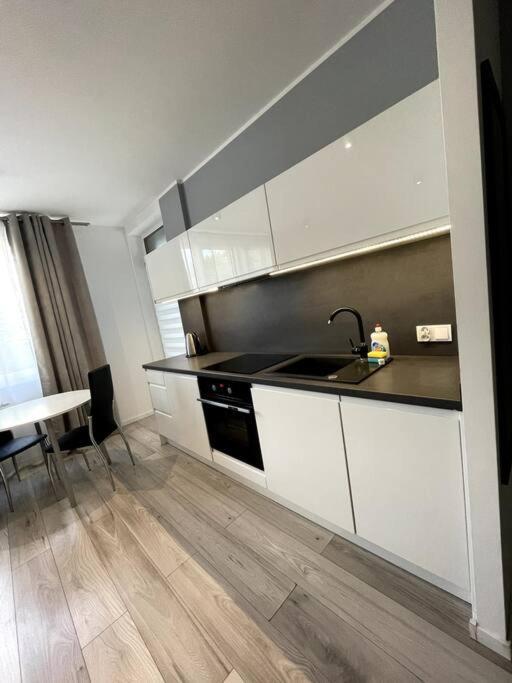 New Apartment - Near Sky Tower - 4 People - New Building - Lift Wrocław Buitenkant foto